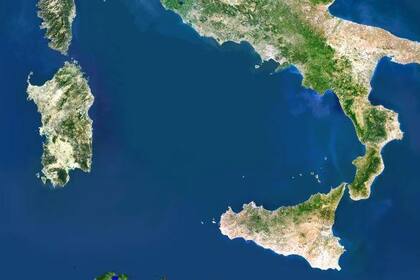 La Italia continental y la isla de Sicilia están separadas por el angosto estrecho de Mesina, sobre el cual se construirá el puente.