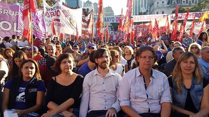 La izquierda calienta la campaña con una protesta