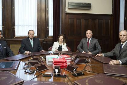 La izquierda hizo un pedido de juicio político a los jueces de la Corte Suprema