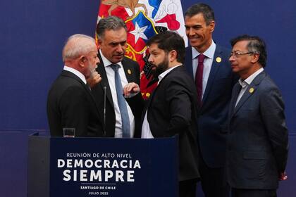 La izquierda iberoamericana lanza en Chile una ofensiva contra el autoritarismo y la ultraderecha