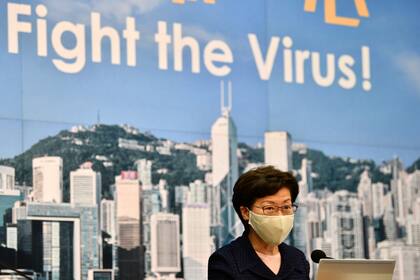 La jefa de gobierno de Hong Kong, Carrie Lam, aseguró que posponer las elecciones era necesario para proteger la salud pública