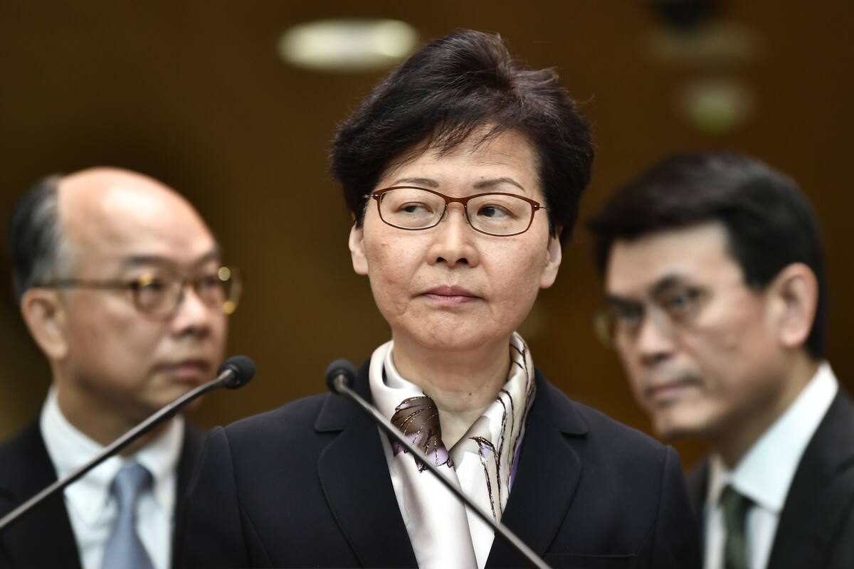 La jefa de gobierno de Hong Kong, Carrie Lam, habla en una conferencia de prensa