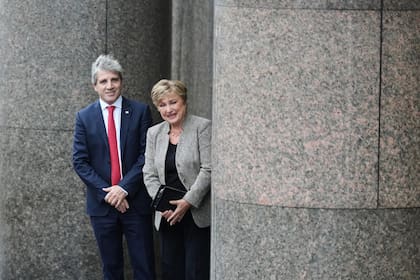 La jefa del FMI, Kristalina Georgieva, y el ministro de Economía, Luis Caputo