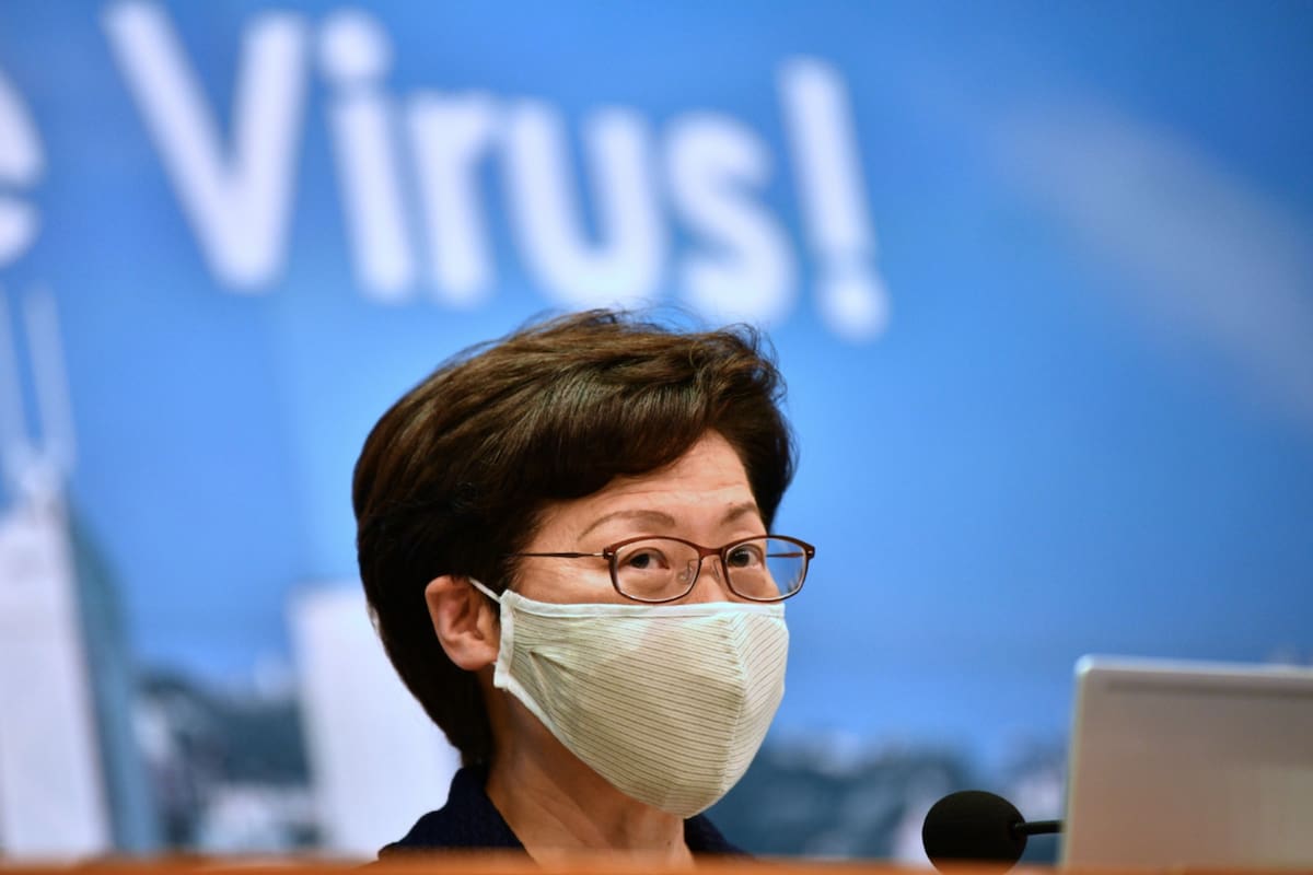 La jefa del Gobierno autónomo, Carrie Lam, dijo que es la decisión "más dura" tomó en siete meses, pero "necesaria" para controlar la pandemia