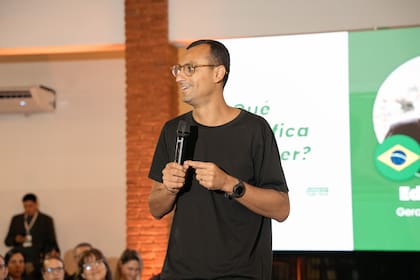 La jornada incluyó la conferencia magistral “¿Qué significa florecer?”, a cargo de Edu Lyra, fundador de Gerando Falcões, organización brasileña dedicada a la transformación social de las favelas de Brasil