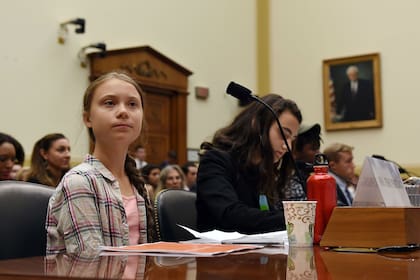 La joven activista sueca Greta Thunberg testifica ante el Congreso de Estados Unidos