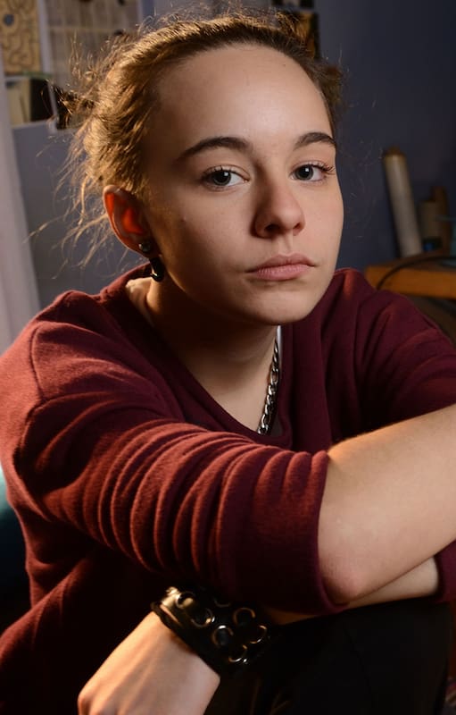 La joven actriz encara un personaje que busca su identidad de género; la temática expone el bullying en la adolescencia y la importancia de la familia en esa etapa de la vida