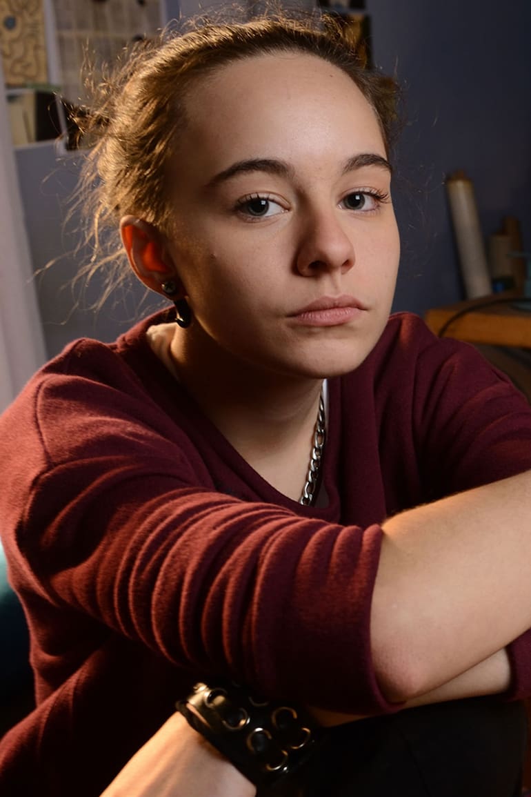 La joven actriz encara un personaje que busca su identidad de género; la temática expone el bullying en la adolescencia y la importancia de la familia en esa etapa de la vida