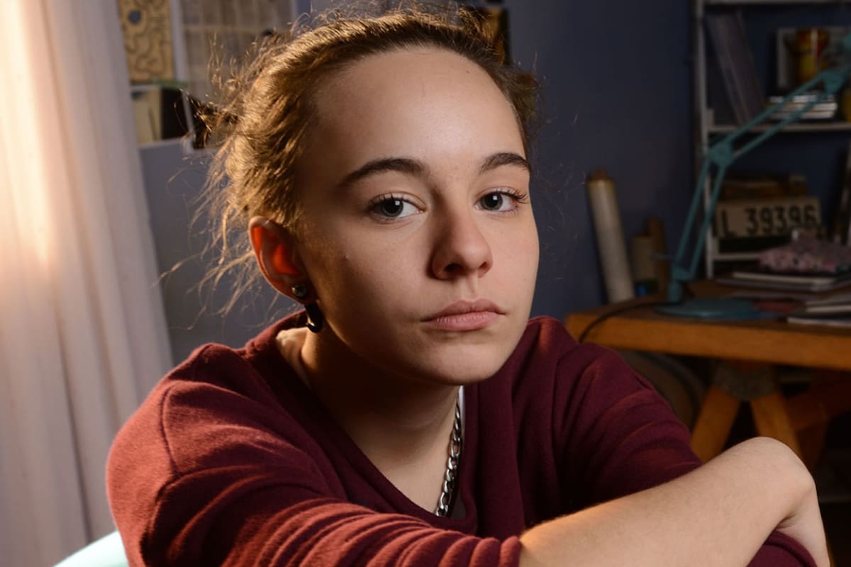 La joven actriz encara un personaje que busca su identidad de género; la temática expone el bullying en la adolescencia y la importancia de la familia en esa etapa de la vida