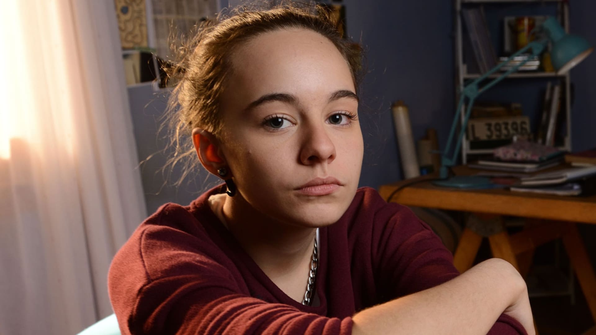 La joven actriz encara un personaje que busca su identidad de género; la temática expone el bullying en la adolescencia y la importancia de la familia en esa etapa de la vida
