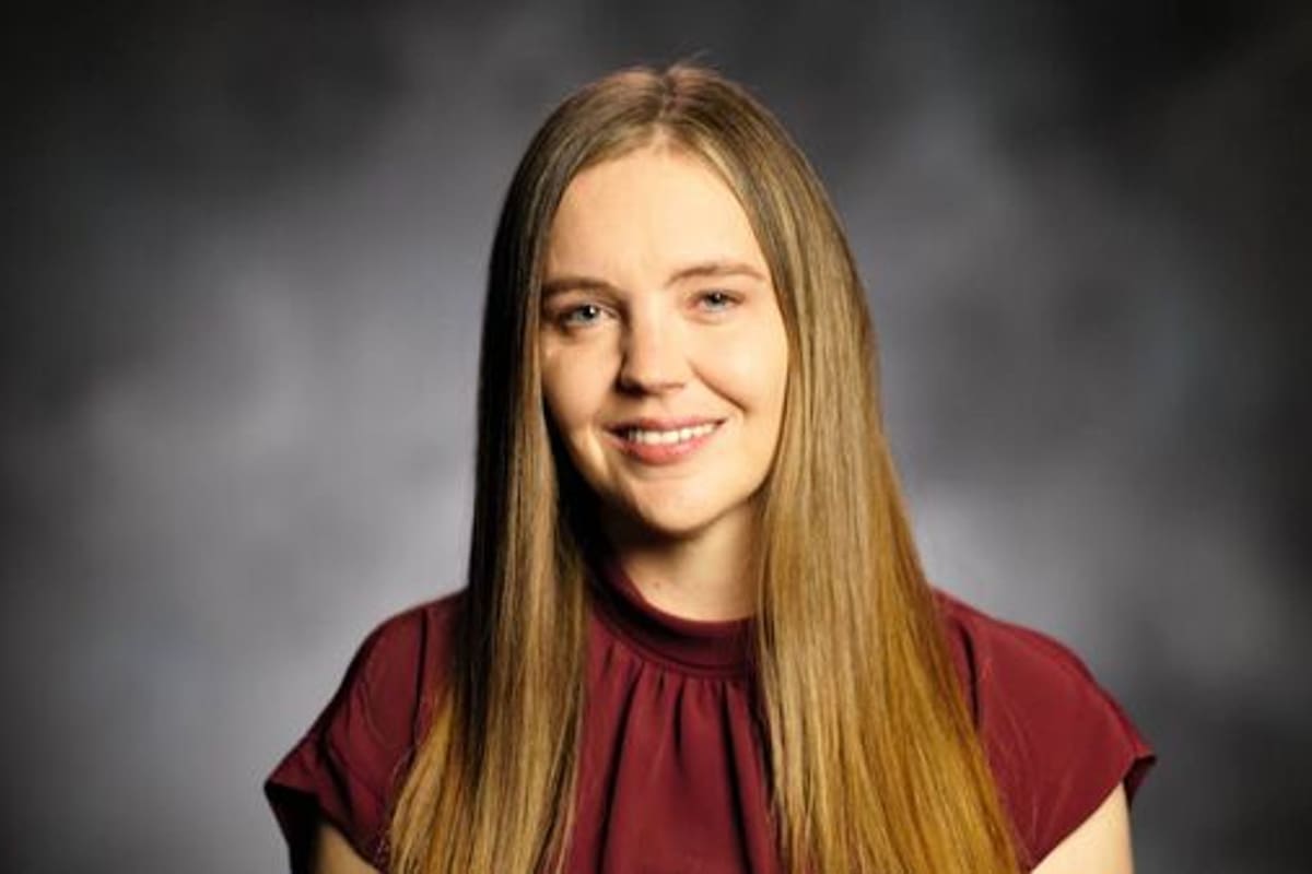 La joven ahora tiene una frente de cerámica.