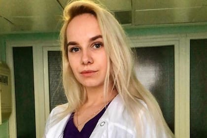 La joven argumentó que hacía mucho calor en el lugar donde trabajaban, dijo que era como "pasar varias horas en un sauna"