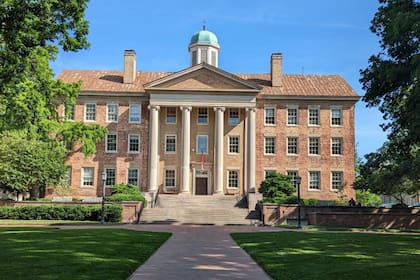La joven comenzó la carrera de Biología en UNC-Chapel Hill tras obtener dos becas universitarias