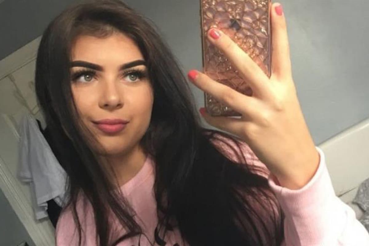 La joven, de 16 años, le pidió a su padre que haga su currículum vitae y se encontró con una horrible sorpresa.