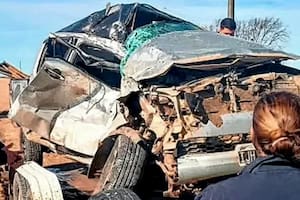 Manejaba por la ruta 9, chocó contra un camión de carga y murió: tenía 26 años