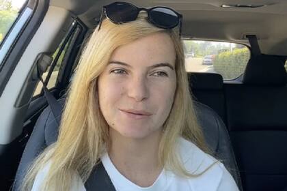 La joven de California quedó flechada por su compañero de vuelo y no dudó en hacérselo saber; su video se viralizó y emocionó en redes