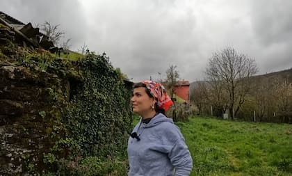 La joven dejó Madrid para instalarse en una aldea de apenas nueve habitantes (Captura: YouTube @hilux_aventura)