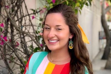 La joven estadounidense que logró comprar una casa vendiendo ropa usada por internet