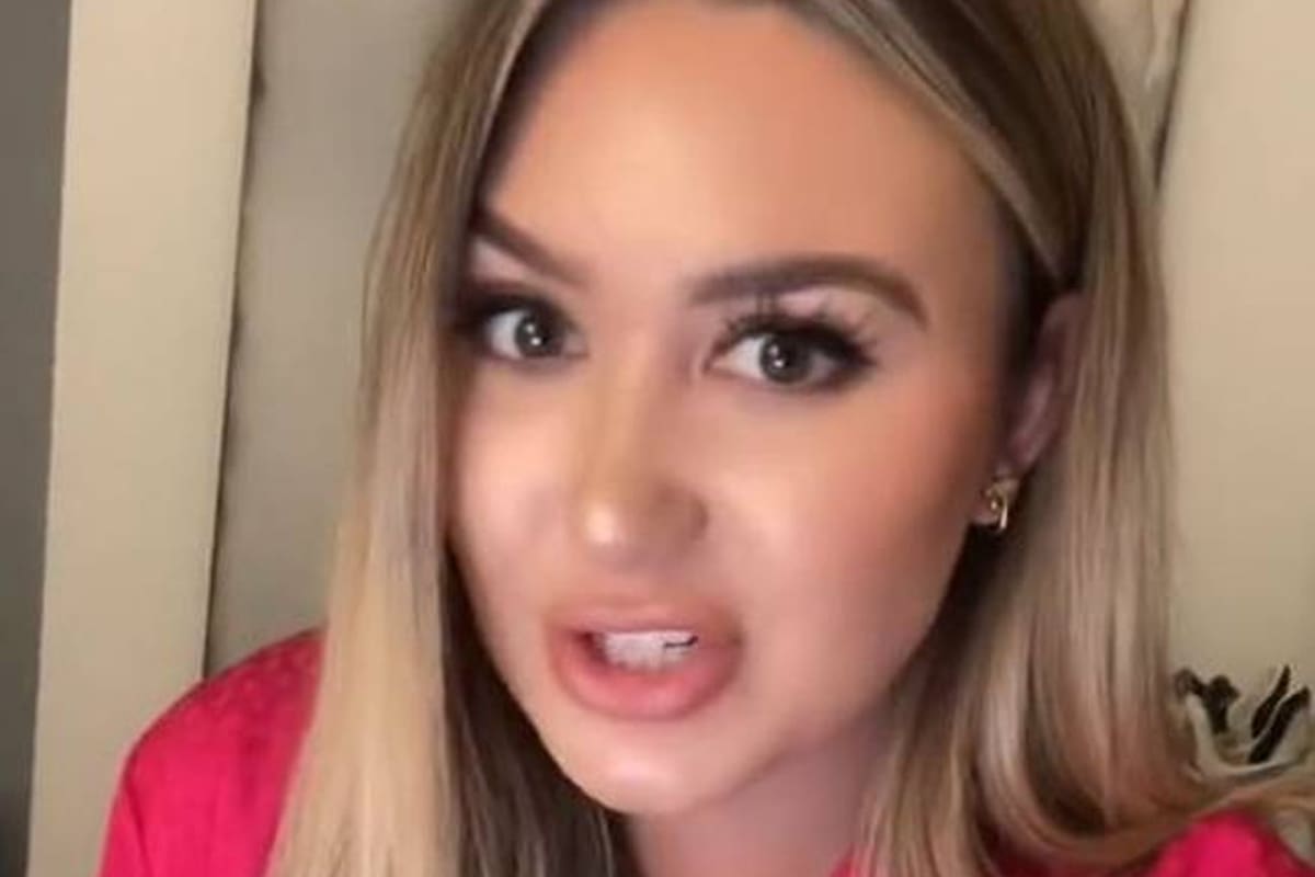 La joven explicó por qué los hombres deben invitar en la primera cita.