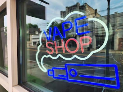 La joven fue arrestada por delito grave después de comprar un vape legalmente en una tienda