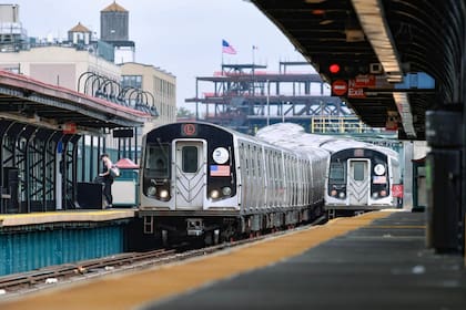 La joven fue arrollada al caer en las vías después de sufrir un desmayo y el conductor no pudo frenar (foto ilustrativa)