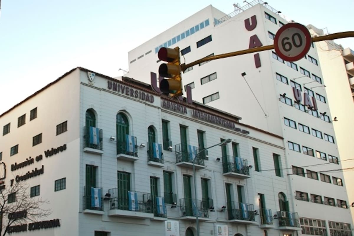 La joven fue trasladada, con vida, al hospital Cosme Argerich