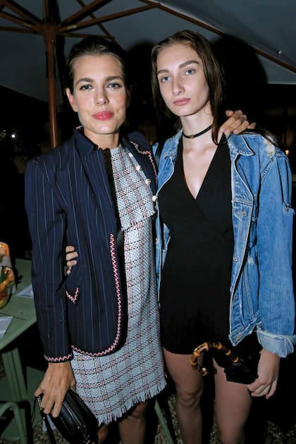 La joven heredera mantiene una gran amistad con la hija de la princesa Carolina de Mónaco, Charlotte Casiraghi.