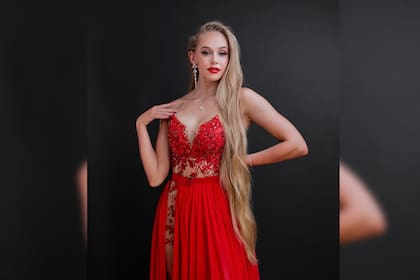 La joven muestra su largo cabello (Foto Instagram @jo_punzel)