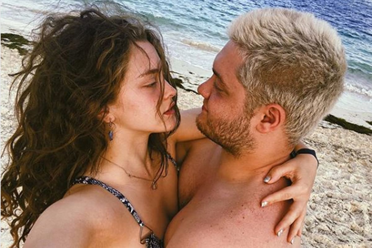 La joven pareja está de vacaciones en México, disfrutando de algunos días de relax y amor