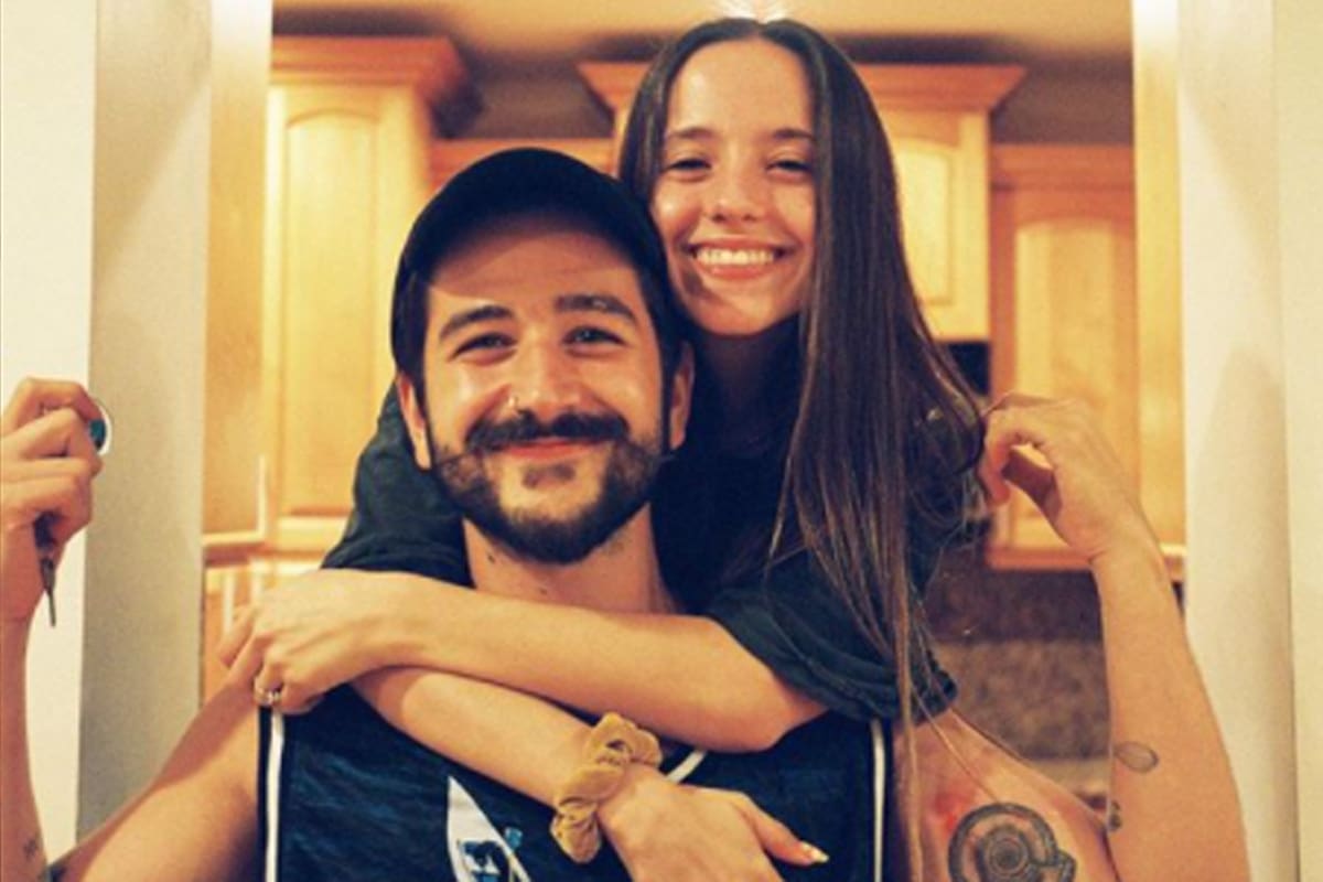 La joven pareja que se casó en febrero ya se mudó a su primera casa y abrió las puertas de su nuevo hogar en las redes sociales