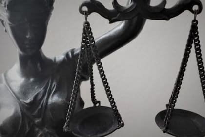 La joven presentó varias demandas judiciales.