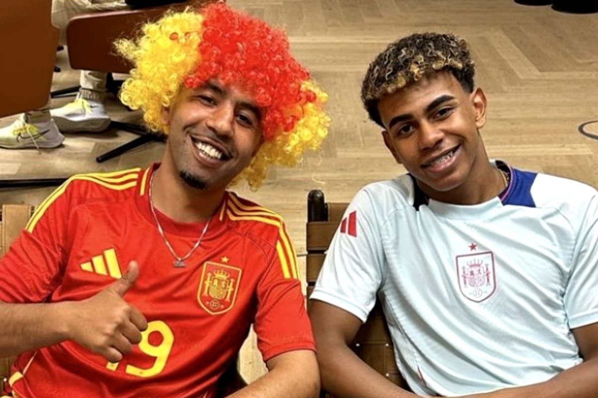 La joven promesa del Barcelona, Lamine Yamal, junto a su padre Mounir Nasraoui