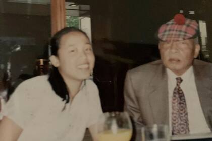 La joven pudo conocer en persona a su padre, rey de Malasia, cuando tenía 14 años