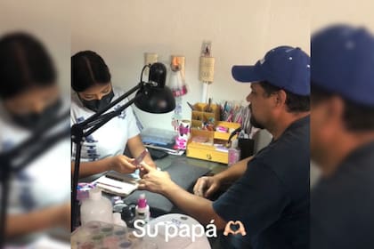 La joven pudo realizar la práctica de uñas (Captura video)