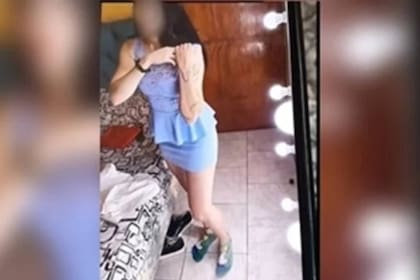 La joven se dio cuenta que la filmaba y decidió registrar con su celular lo que hacía el hombre de 27 años