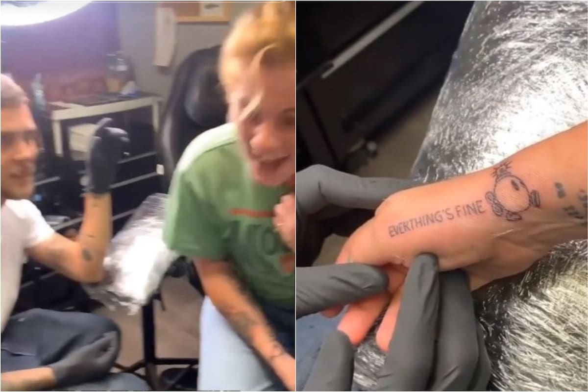 La joven tuvo una reacción única que se hizo viral al ver el error que tenía su tatuaje