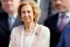 La joya está compuesta de un aro de oro y dos rubíes redondos. Juan Carlos se lo había dado en 1961, mese antes de su boda