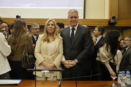 La jueza Capuchetti junto a Yadarola, tras la jura