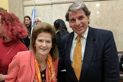 La jueza Elena Highton y el procurador porteño Gabriel Astarloa, durante un acto en 2017