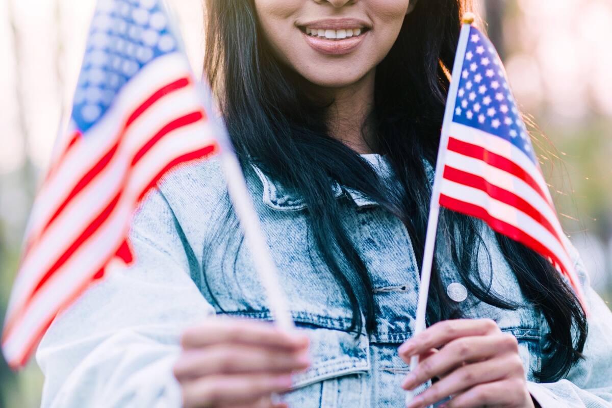 La jueza federal Indira Talwani, con sede en Boston, emitió una orden de restricción temporal que bloquea la revocación del family reunification parole