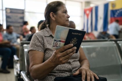 La jueza federal sostiene que la normativa viola la prohibición de discriminación por nacionalidad