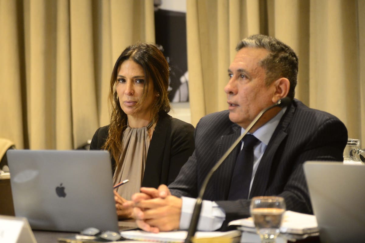 La jueza Julieta Makincth y su abogado, Darío Saldaño