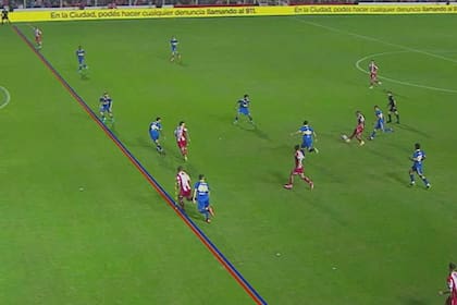 La jugada de la polémica: ¿está adelantado en su posición el futbolista Cristian Corvalán?