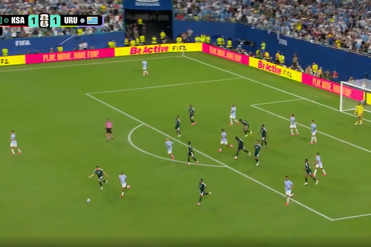 La jugada del final del partido entre Uruguay y Arabia Saudita