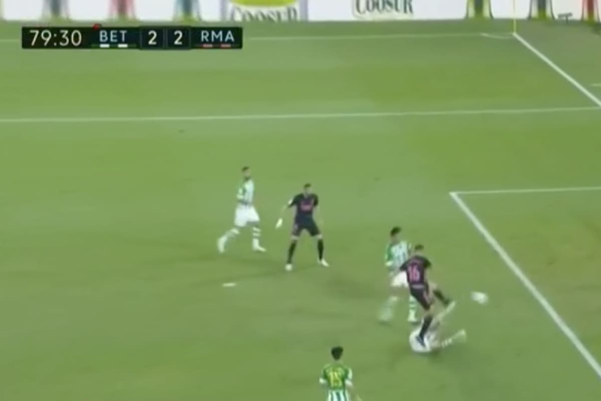 La jugada por la que cobraron penal a favor del Real Madrid. Crédito: Captura