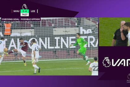 La jugada que descolocó a Bielsa: la pelota toca en el cuerpo de Rodrigo y el que era el cuarto gol de Leeds fue bien anulado por el VAR
