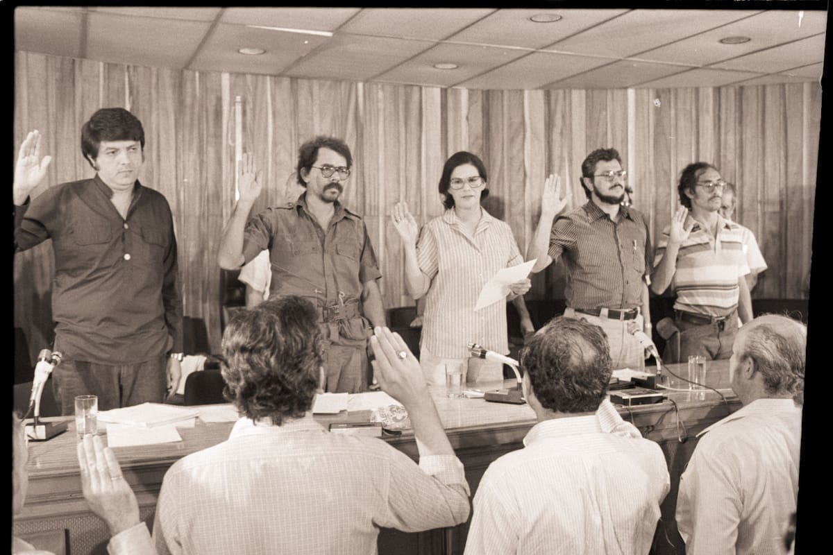 La Junta de Gobierno formada en Nicaragua tras el triunfo de la revolución sandinista en 1979. En la imagen aparecen el escritor Sergio Ramírez, Daniel Ortega, Violeta Chamorro, Alfonso Robelo y Moises Hassan.