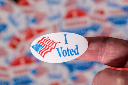 La Junta Electoral de la Ciudad de Nueva York exige que la notificación de cambio de dirección se realice "tan pronto como sea posible" mediante una nueva inscripción
