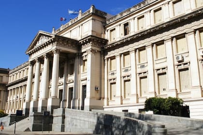 La Justicia de Córdoba condenó a un padre a pagar a un hijo una indemnización de $100 millones por no haberlo reconocido hasta su edad adulta