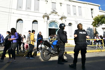 La Justicia de Santa Fe ordenó una custodia policial en la escuela Almirante Brown, situada en la capital provincial